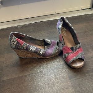 Toms Cork Wedge Peep Toe Shoes Slip on size 8.5 Women Southwestern Aztec Heel